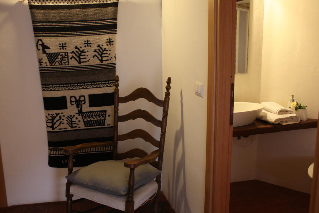 Il Lupo Rosso Bed and Breakfast Santu Lussurgiu Værelse billede