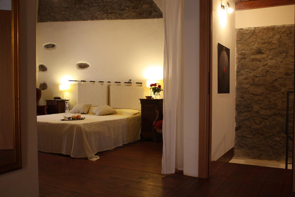 Il Lupo Rosso Bed and Breakfast Santu Lussurgiu Værelse billede