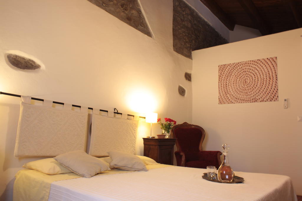Il Lupo Rosso Bed and Breakfast Santu Lussurgiu Værelse billede